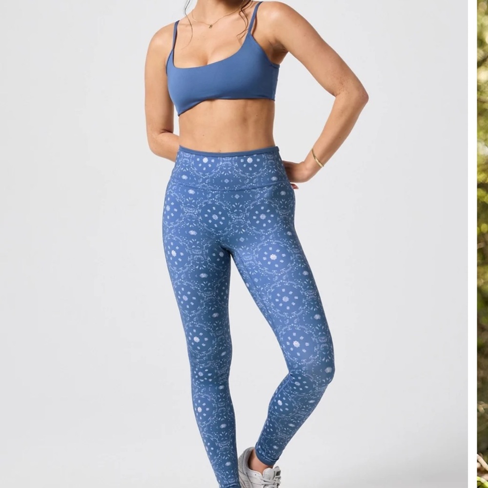 NWT Fabletics motion365+ contour set